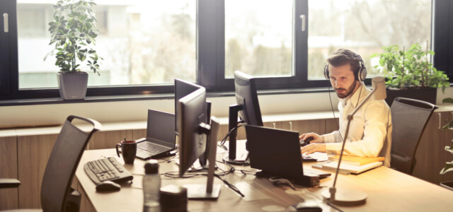 Call Center mit Mitarbeiter